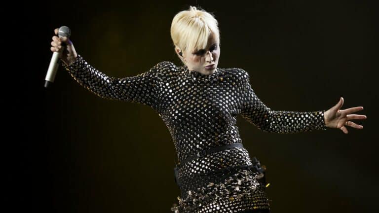 Dolores O'Riordan (The Cranberries)